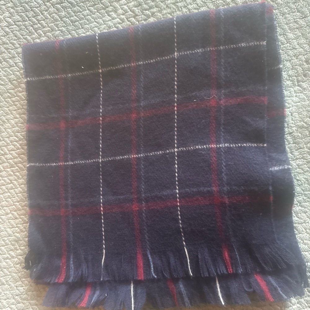 Luxurious Yves Saint Laurent Navy Plaid Cashmere Scarf - Picture 2 of 10